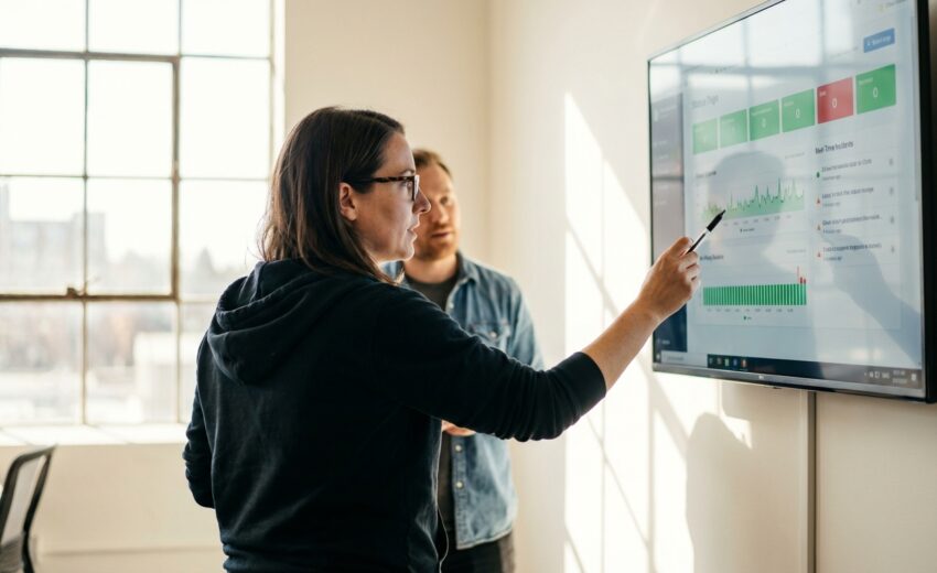 11 Expert Strategies for status page Superiority: Ditching Downdetector for Proactive Communication